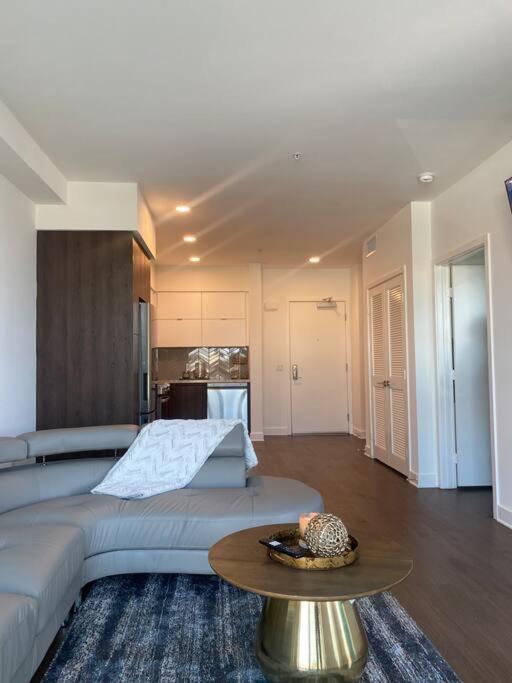 Relax On Wilshire With A View Apartment Los Angeles Exterior photo
