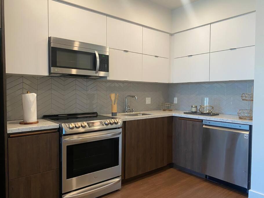 Relax On Wilshire With A View Apartment Los Angeles Exterior photo