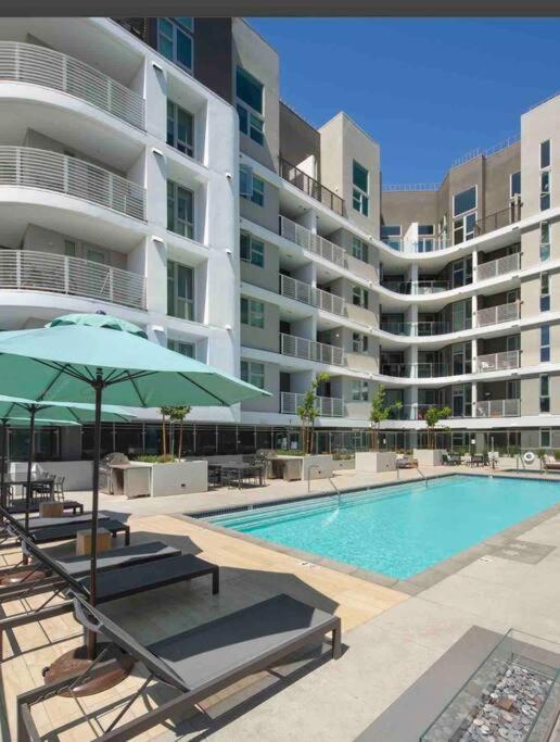 Relax On Wilshire With A View Apartment Los Angeles Exterior photo
