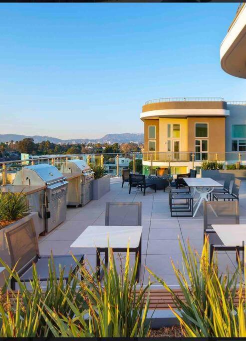 Relax On Wilshire With A View Apartment Los Angeles Exterior photo